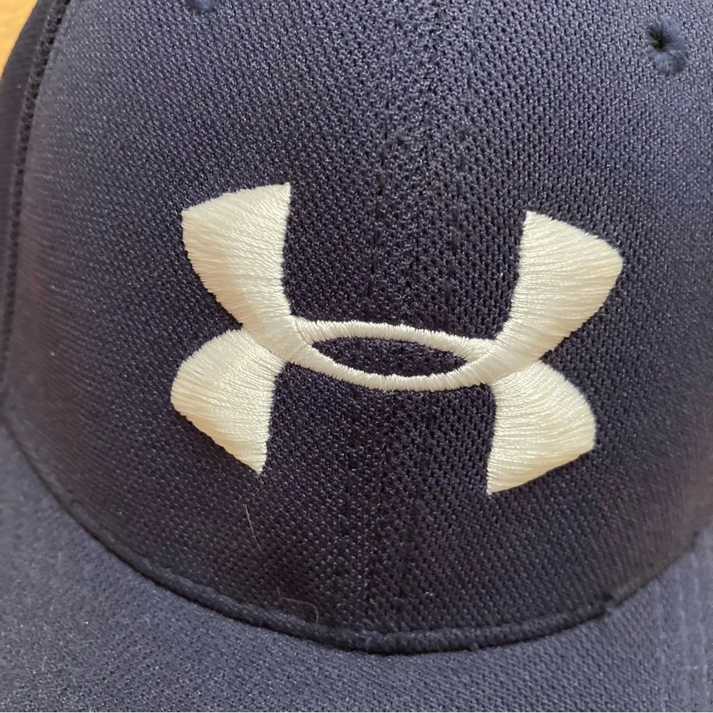 EUC Under Armour Heat Gear Stretch Fit Youth Baseball Cap